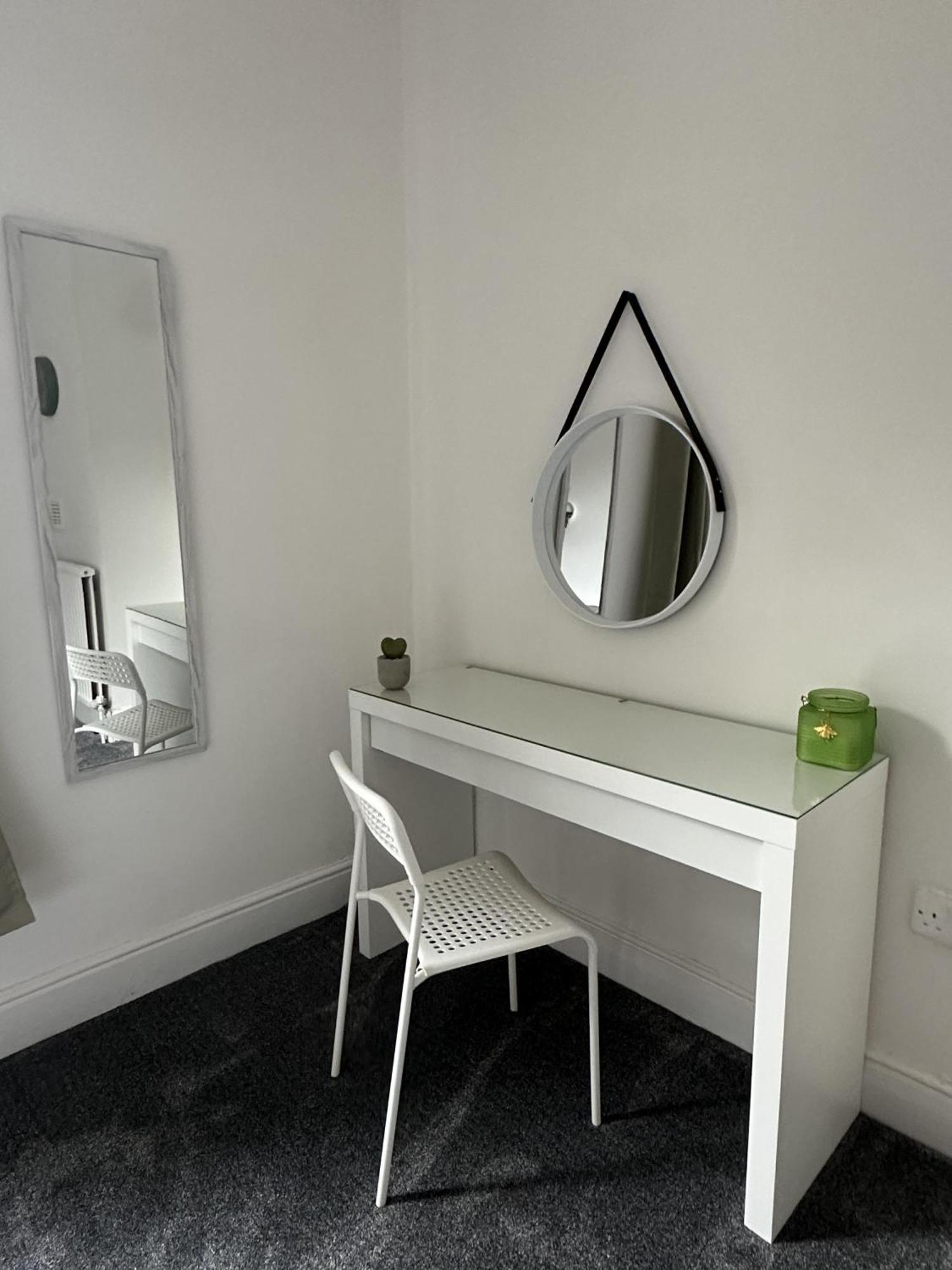 Cosy House Near Etihad And Coop Live